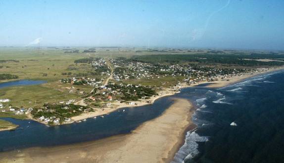 Barra do rio Valizas, alguns quilômetros ao norte de Cabo Polonio, no litoral do Uruguai (foto da internet)